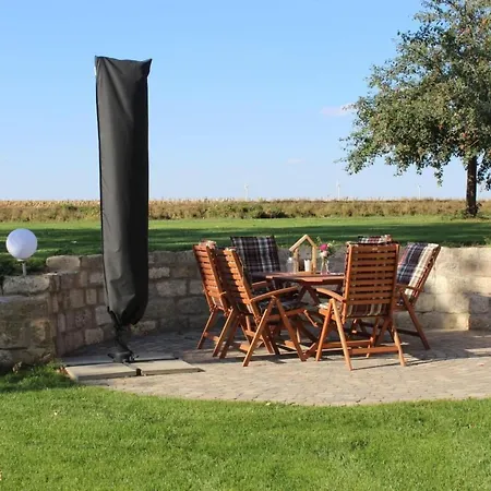 In Mit Terrasse Und Garten By Interhome Appartamento